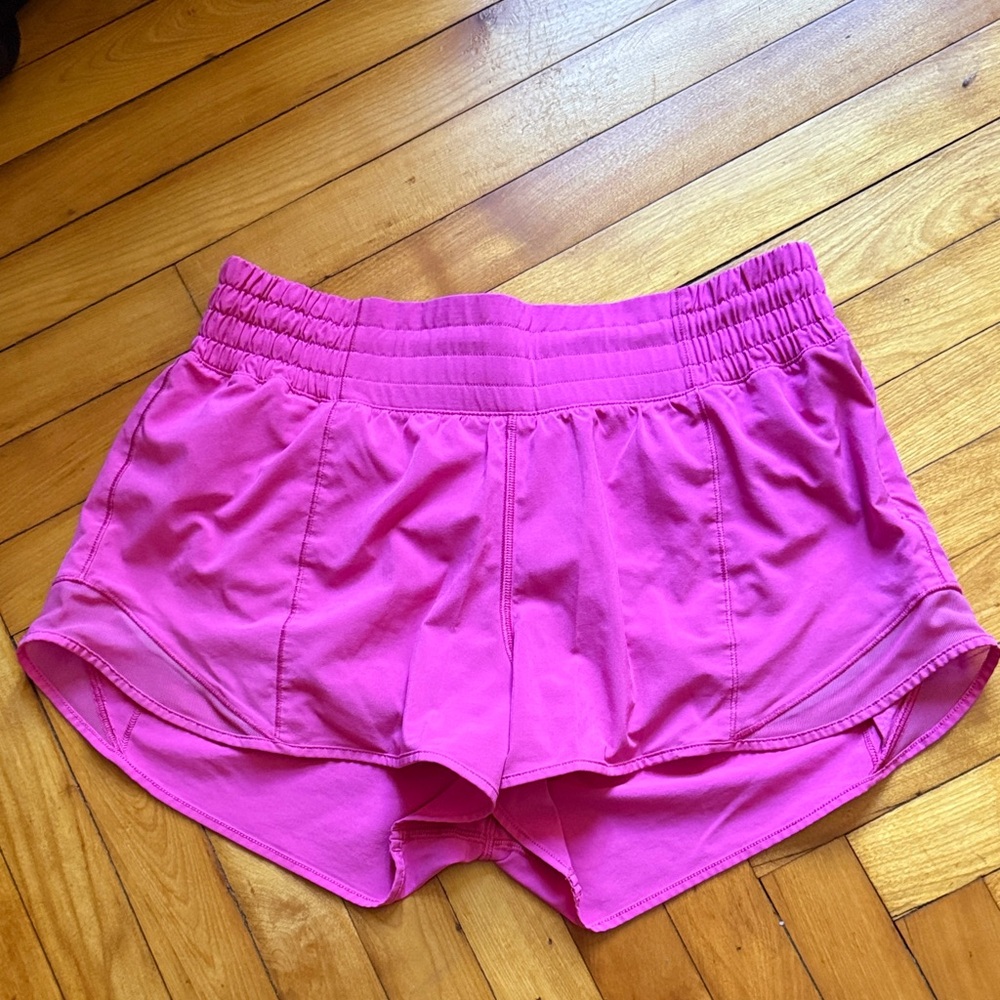 Lululemon Hotty Hot 2.5” Hot Pink shorts